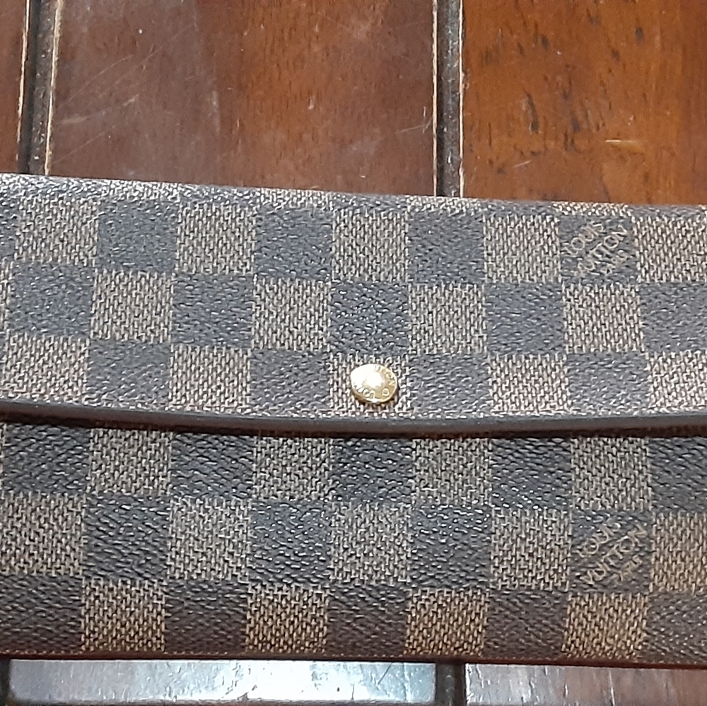 Like new lv wallet